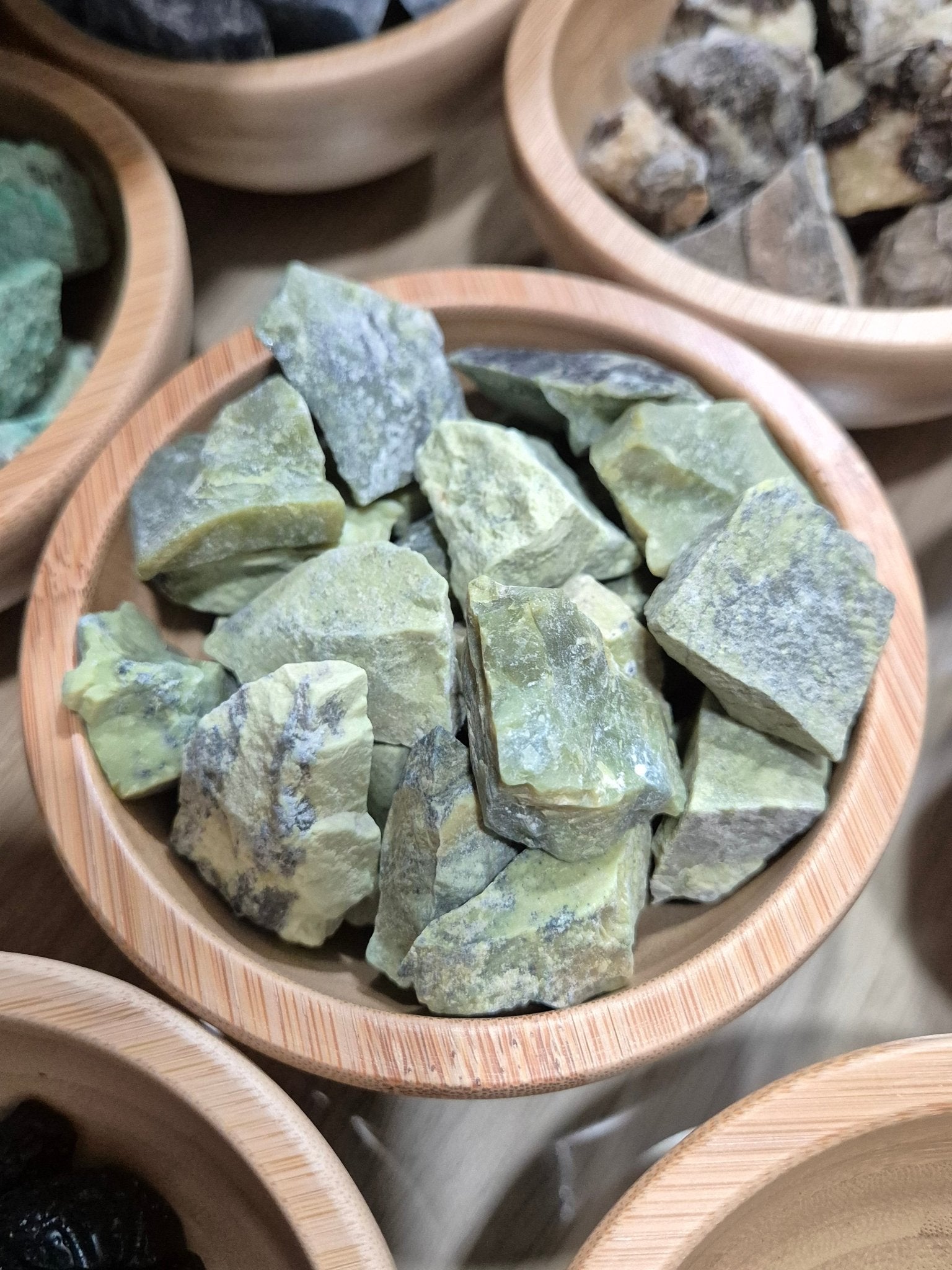 Mineral Serpentina Sudáfrica (unidad) minerales brutoTienda esotérica Málaga - La Tienda de Tata Magic: tienda Esotérica en Málaga